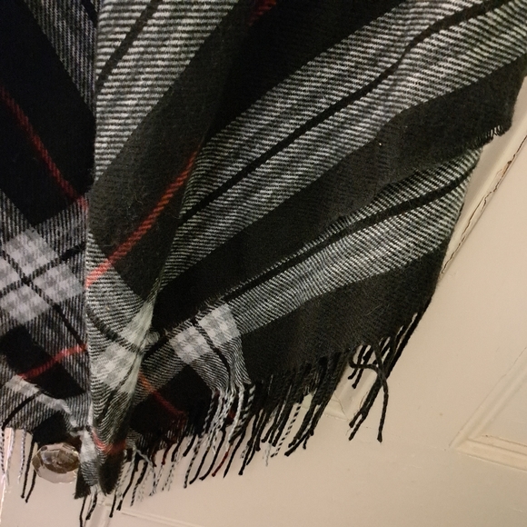 Cleo Women's Poncho Sweater - Picture 4 of 15